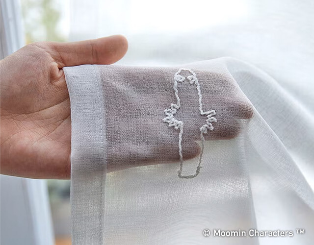 ニョロニョロたちをモール糸の刺繍で表現